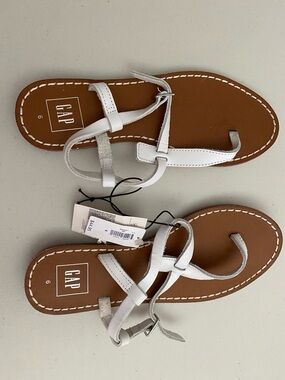 NWT GAP White Leather Strappy T-Bar Sandals 6